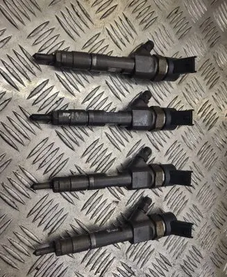 Nissan Primera Fuel injectors set 0445110110B