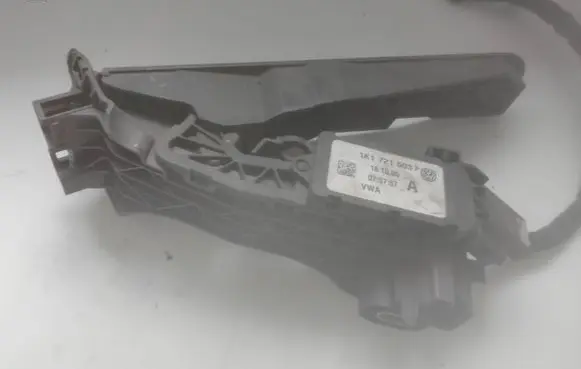 Volkswagen Jetta V Accelerator throttle pedal 1K1721503P 181005 075757