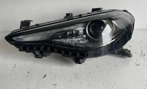 Alfa Romeo Giulia Headlight/headlamp 50547582 21J16T1