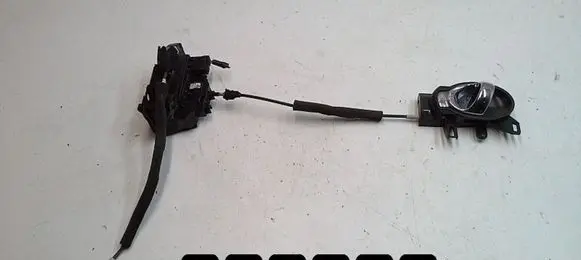 Nissan Juke I F15 Front door lock 