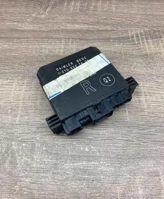Mercedes-Benz C W202 Door control unit/module 2108207626