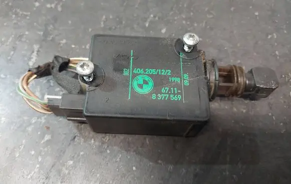 BMW 5 E39 Tailgate boot lock/latch motor 8377569 67118377569