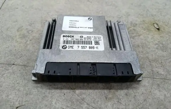 BMW 1 E81 E87 Engine control unit/module ECU 7557809