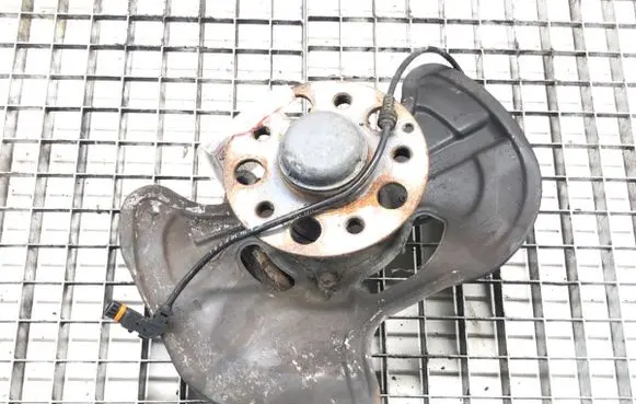 Mercedes-Benz C W204 Front wheel hub spindle knuckle A2044202644