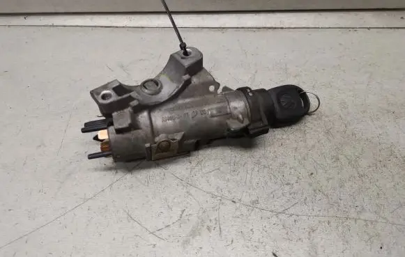 Volkswagen Polo IV 9N3 Ignition lock 4B0905851N
