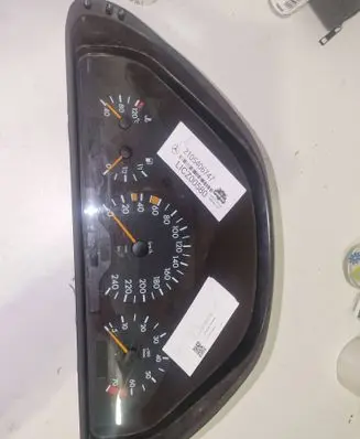 Speedometer (instrument cluster)