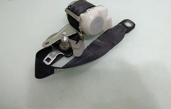 Toyota RAV 4 (XA30) Rear seatbelt 7Q1430