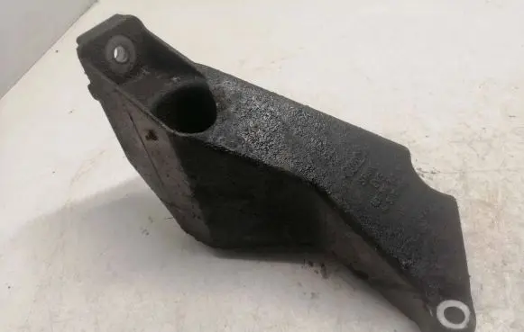 Audi A4 S4 B6 8E 8H Engine mounting bracket 8E0199307A