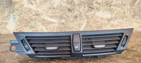 BMW X1 E84 Dash center air vent grill 2991681 1697010 2991235