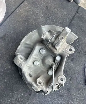 BMW 5 E39 Front wheel hub spindle knuckle