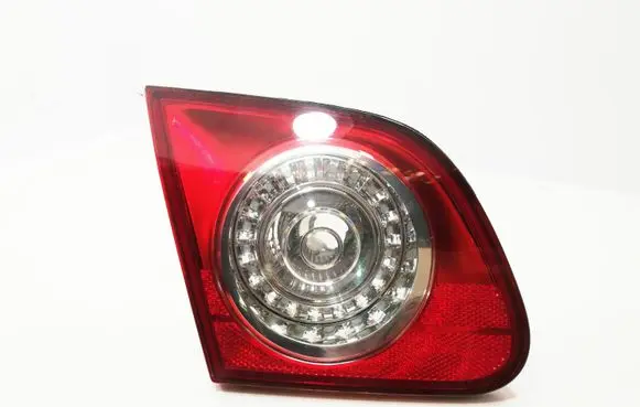 Tailgate rear/tail lights