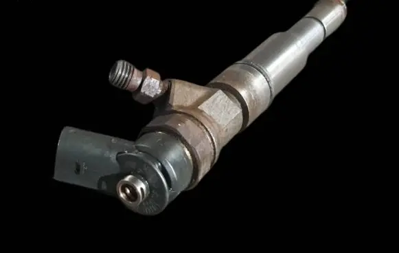 BMW 5 E60 E61 Fuel injector 7793836