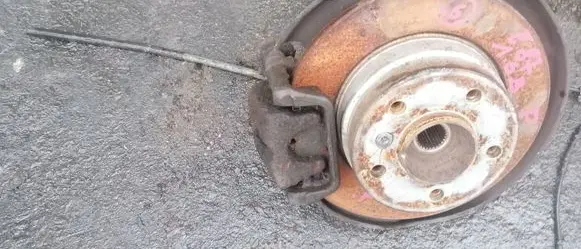 BMW 1 E81 E87 Front wheel hub