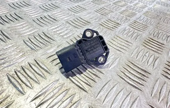 Volkswagen Touran II Air pressure sensor 0281002977 03G906051E