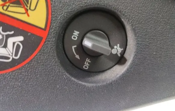 Renault Scenic III - Grand scenic III Passenger airbag on/off switch 