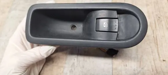 Renault Megane II Electric window control switch 156015540