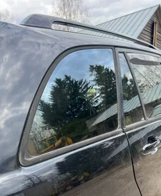 Toyota RAV 4 (XA20) Rear side window 