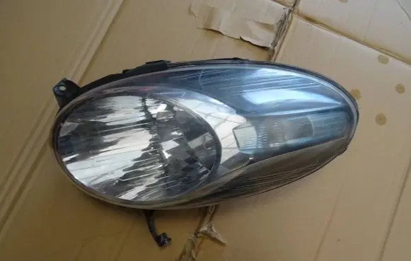 Nissan Micra Headlight/headlamp 26060BG10B 89074320 26060BG