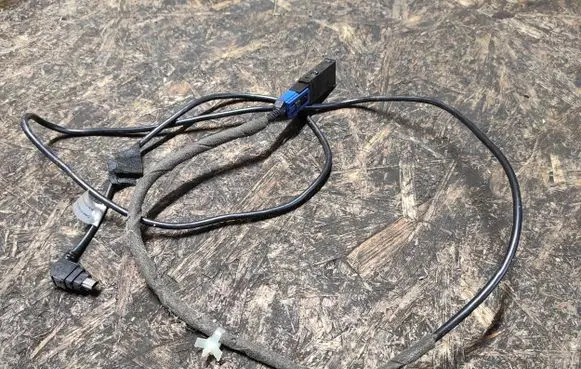 Jeep Compass USB socket connector 13348688 33147057X01