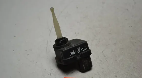Toyota Avensis T220 Headlight level adjustment motor VAD12V863 0307852354