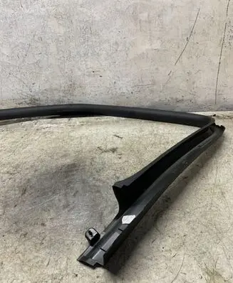 Opel Zafira C Front door window/glass frame 13361228