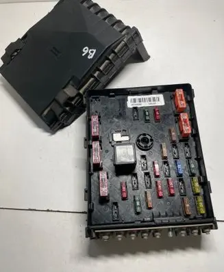 Volkswagen PASSAT B6 Fuse module 3C0937125 63592777