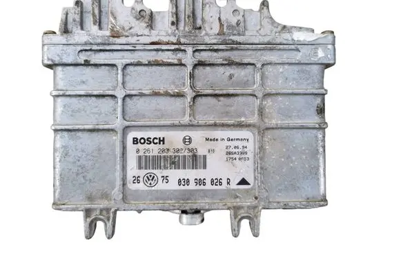 Volkswagen Golf III Engine control unit/module 0261203302 030906026R 26SA3398