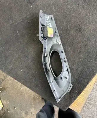 Renault Trafic III (X82) Front door interior handle trim 1305248X