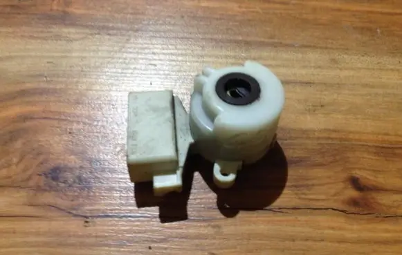 Toyota Corolla E110 Ignition lock contact 