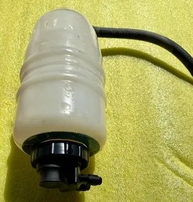 Mercedes-Benz E W124 Power steering fluid tank/reservoir 0009899103