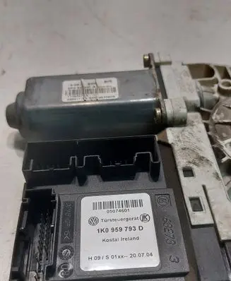 Seat Altea Front door window regulator motor 1K0959793D 05074601