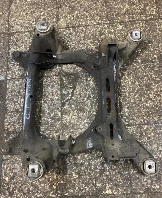 Volkswagen Touareg I Front subframe