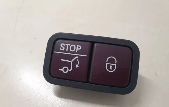 Mercedes-Benz E W212 Tailgate/boot open switch button 2128210551
