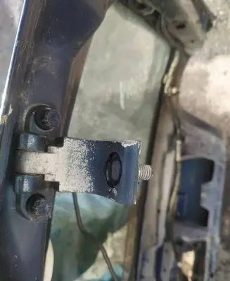 Volkswagen Golf IV Tailgate/trunk/boot hinge