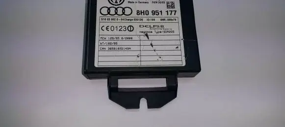 Audi A4 S4 B6 8E 8H Alarm control unit/module 8H0951177