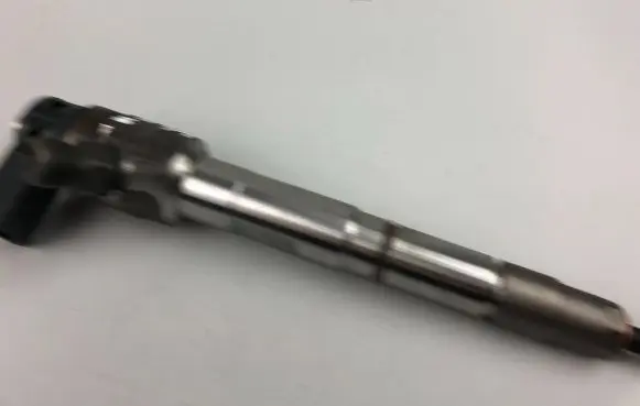Volkswagen PASSAT B8 Fuel injector 04L130277AE 0445110411