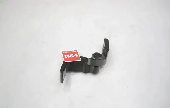 Volkswagen Tiguan Front door upper hinge 8X0831403E A046574
