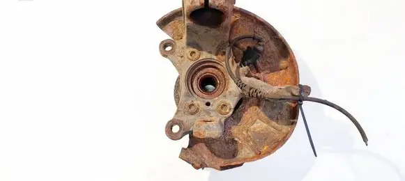 Volkswagen Golf V Front wheel hub