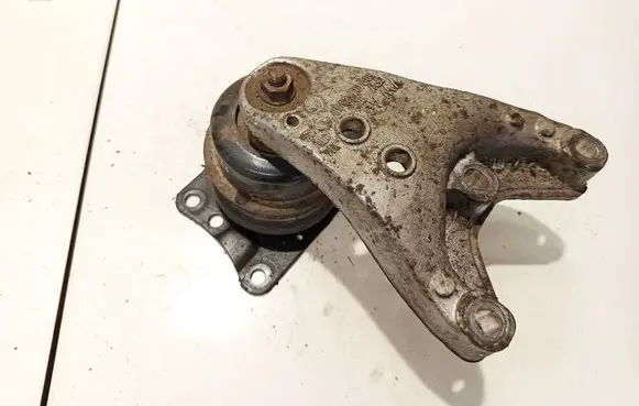 Volkswagen Polo IV 9N3 Engine mount bracket 6q0199185ab
