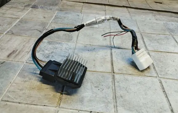 Toyota Corolla Verso AR10 Heater blower motor/fan resistor 4993002121
