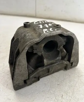 Volkswagen Golf IV Engine mount bracket