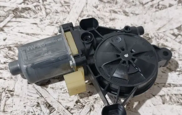 Audi A5 Front door window regulator motor 8W0959801
