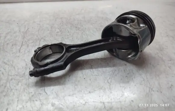 Volvo V40 Piston with connecting rod