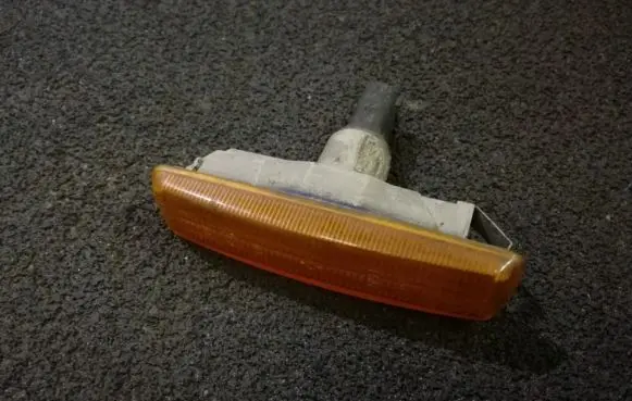 BMW 5 E39 Front fender indicator light 8360589