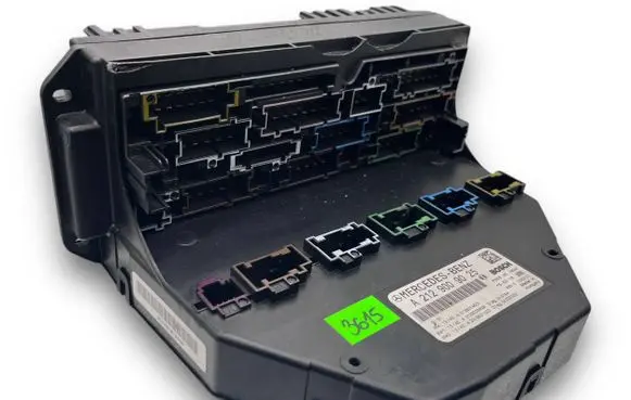 Mercedes-Benz E W212 Central body control module S3615 A2129009025