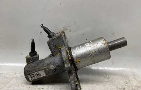 Audi A4 S4 B6 8E 8H Master brake cylinder