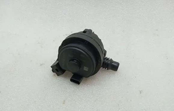 BMW 3 G20 G21 Electric auxiliary coolant/water pump 8840614