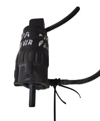 Skoda Octavia Mk2 (1Z) Windscreen/windshield washer pump 1K6955651 4000997