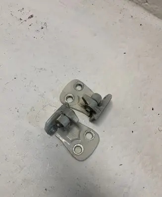 Land Rover Discovery 3 - LR3 Rear door hinge set 