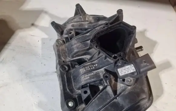 Volkswagen Scirocco Intake manifold 03C129711AB